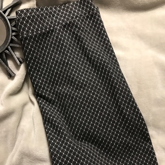 AT Loft Black and White Geo Mini Skirt - Picture 2 of 3